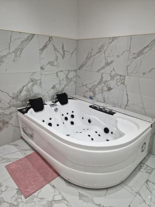 Maison Chic Avec Jacuzzi Nogent Sur Oise Yaospa60 Esterno foto