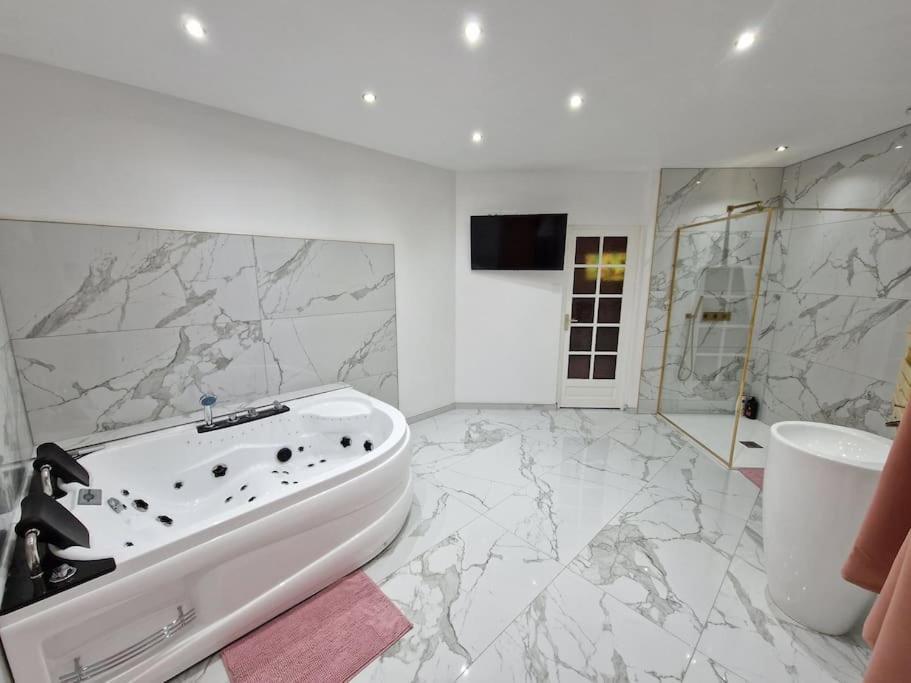 Maison Chic Avec Jacuzzi Nogent Sur Oise Yaospa60 Esterno foto